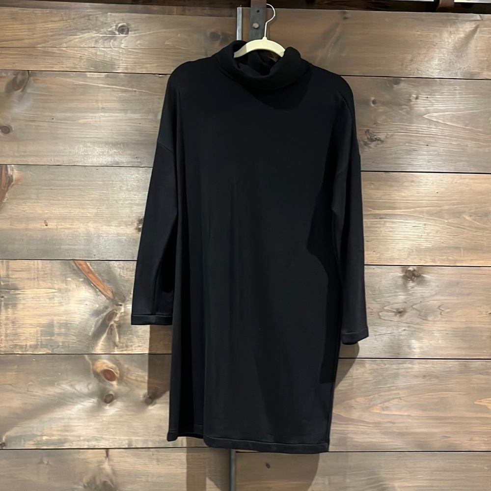 EUC Gap lightweight sweatshirt turtleneck dress. Black size M